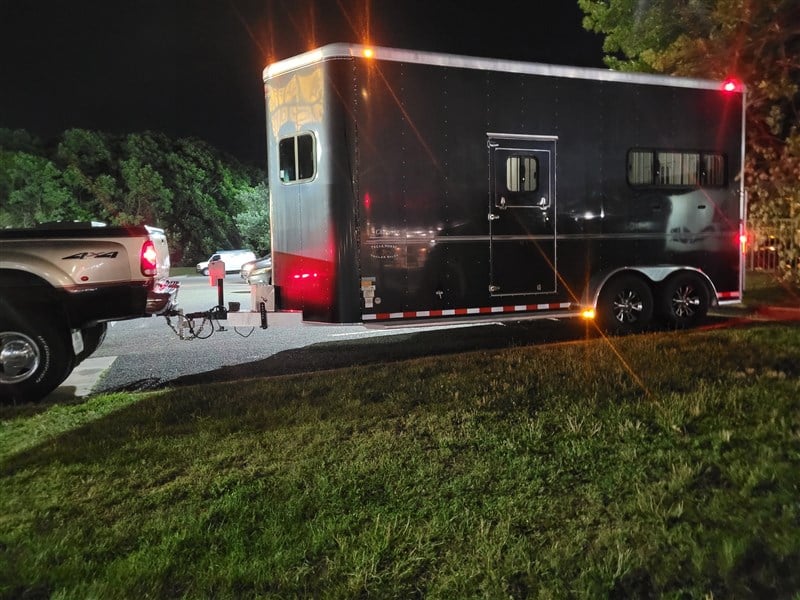 2015 Sundowner Has hauled camel and horse together