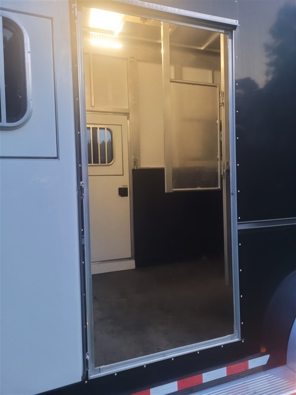 Trailer Photo 12