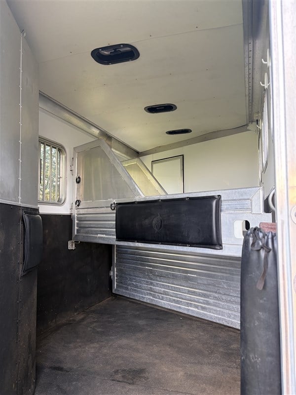 Trailer Photo 8