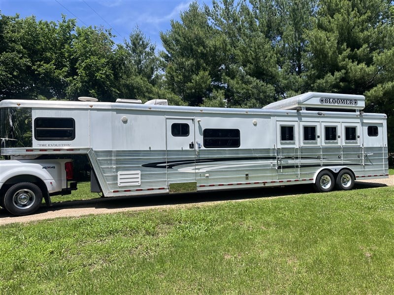 2007 Bloomer 4 Horse Living Quarters 