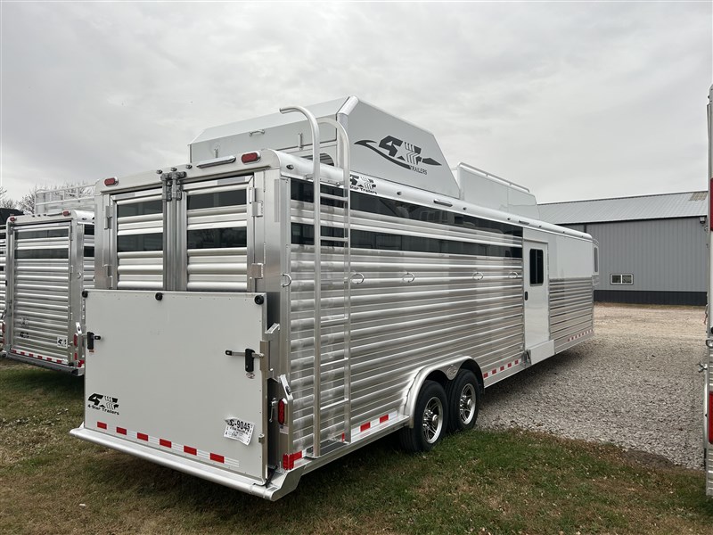 Trailer Photo 2