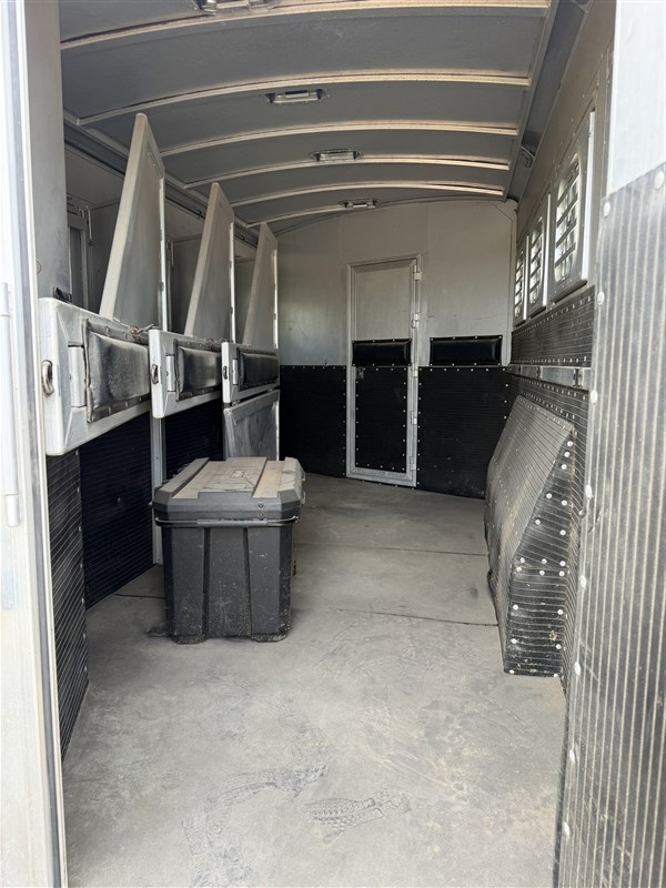 Trailer Photo 9