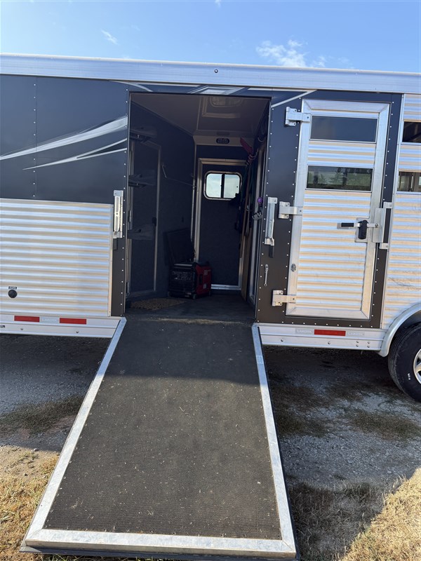 Trailer Photo 10