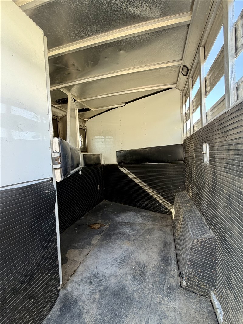 Trailer Photo 12