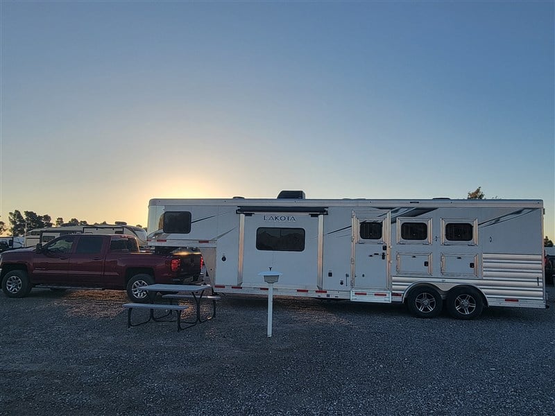 2022 Lakota Charger 8311rk 
