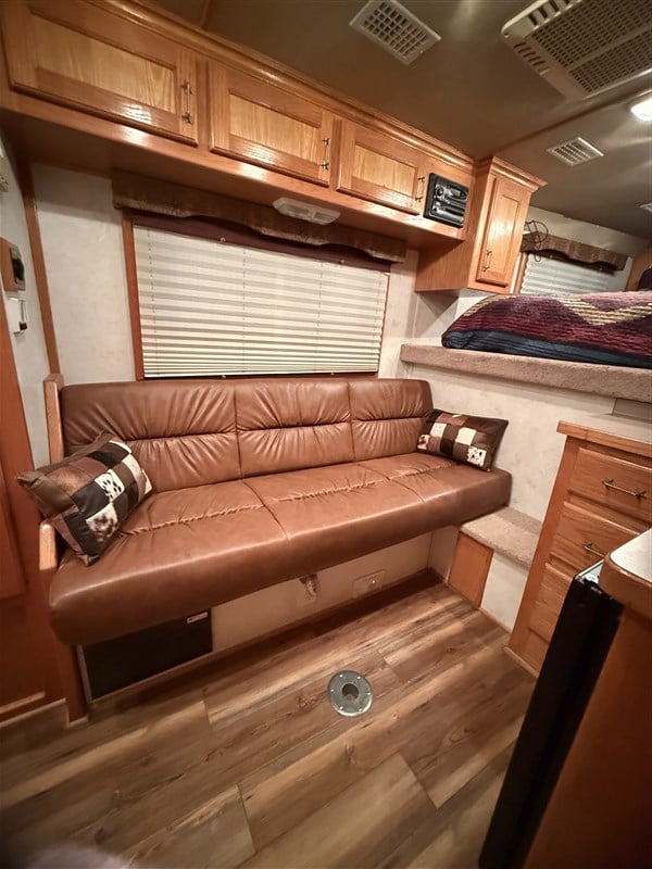 2001 4 Star 4 Horse, 10 ft Outlaw Conversions LQ with Upgrades