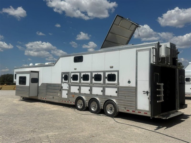 Trailer Photo 2