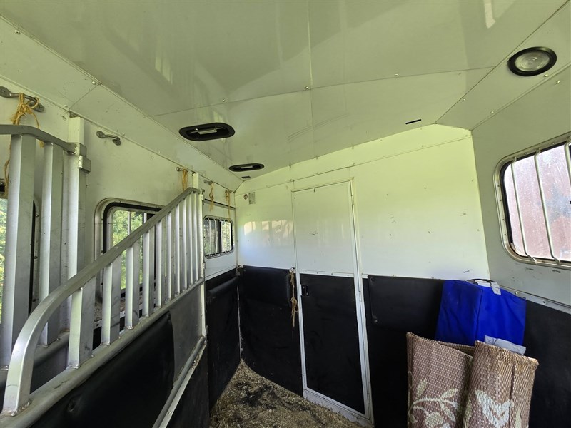 Trailer Photo 7
