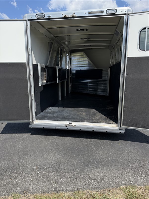 Trailer Photo 4