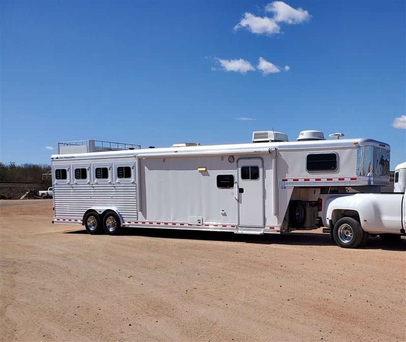 2007 Elite 4 Horse Living Quarters