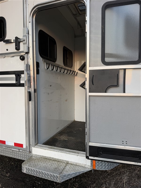 Trailer Photo 8