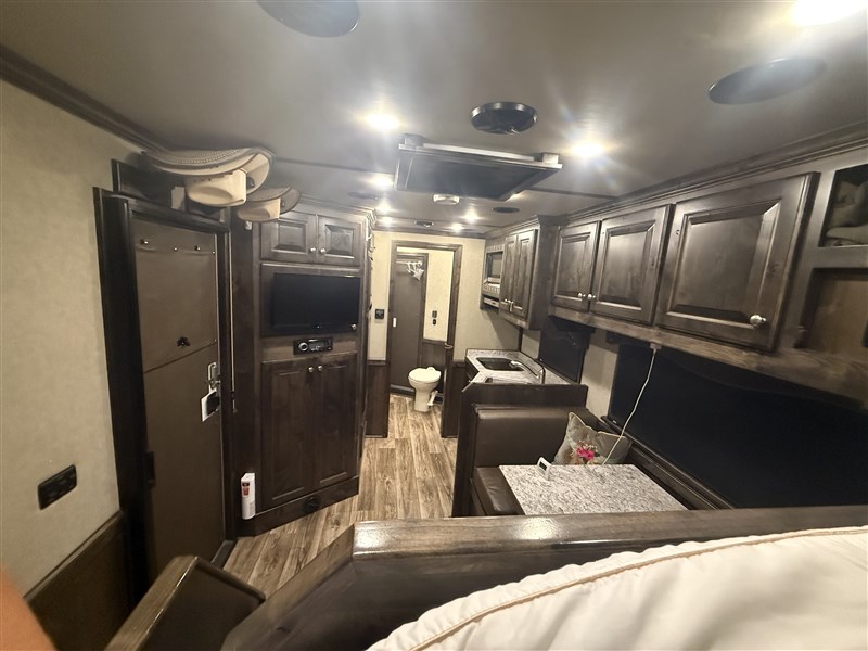 Trailer Photo 11