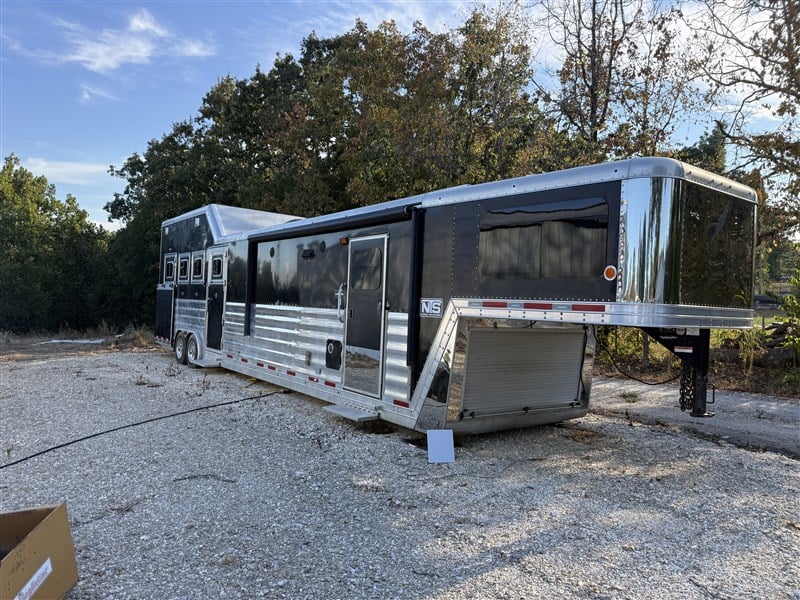 2016 Featherlite 8417rksl