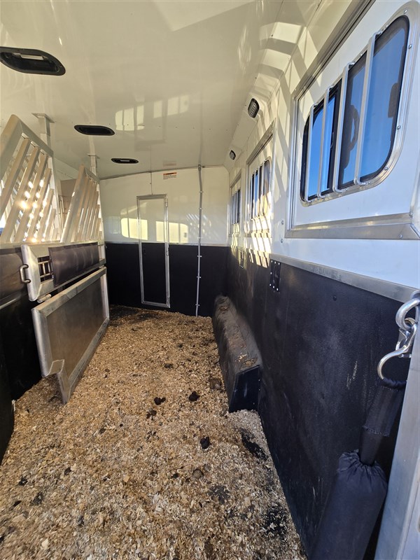 Trailer Photo 11