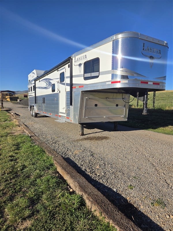 2017 Lakota BH8317