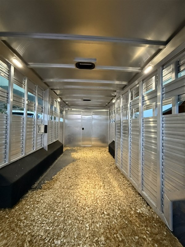 Trailer Photo 22
