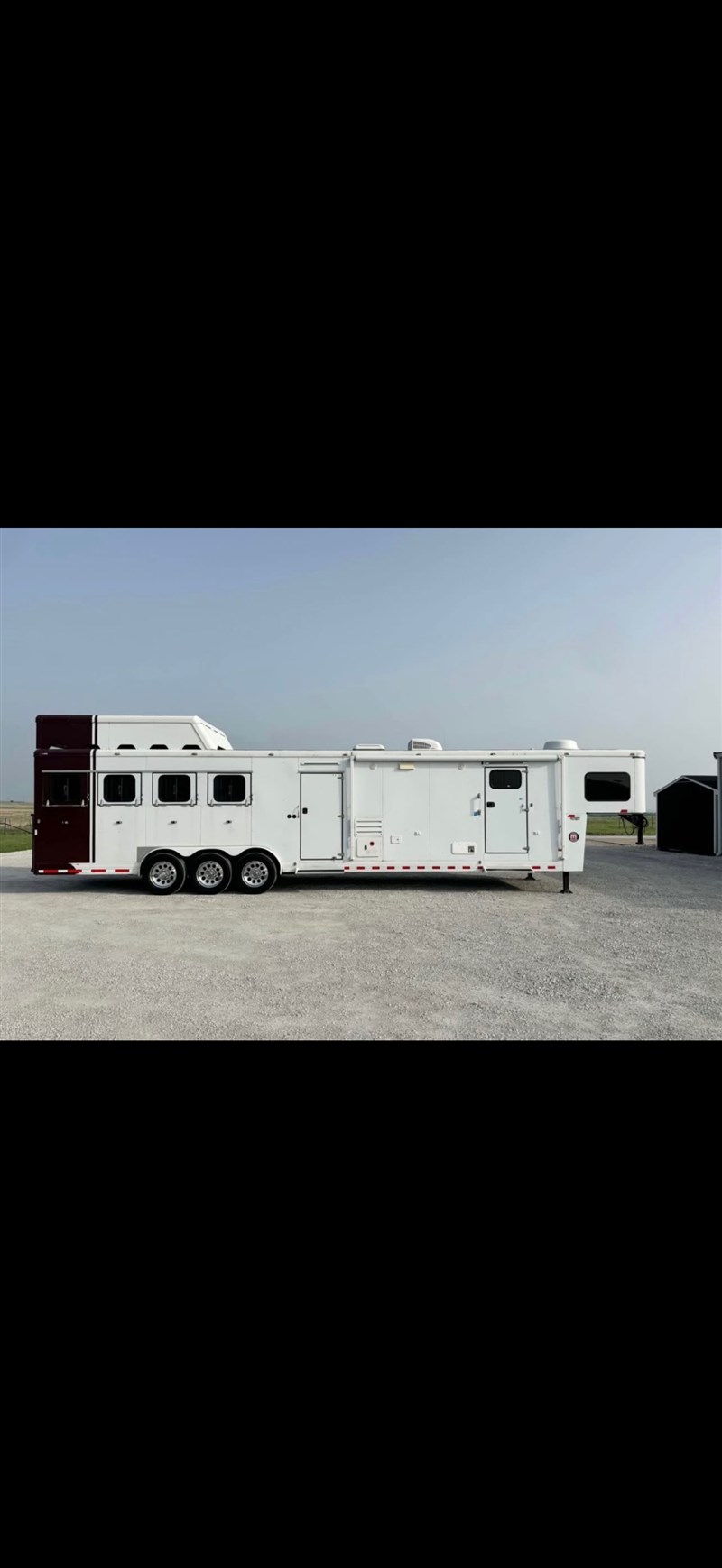 2012 Sundowner 4 horse