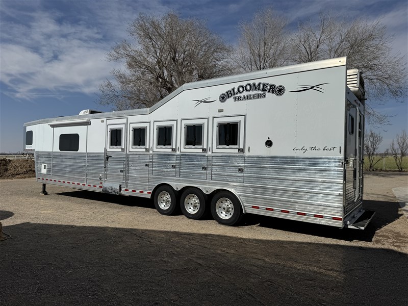 2016 Bloomer 5 horse 