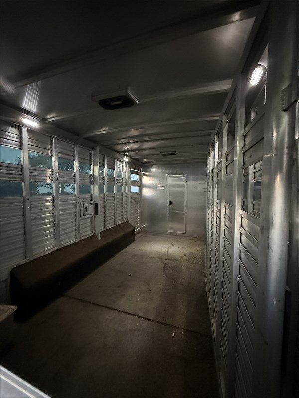 Trailer Photo 19