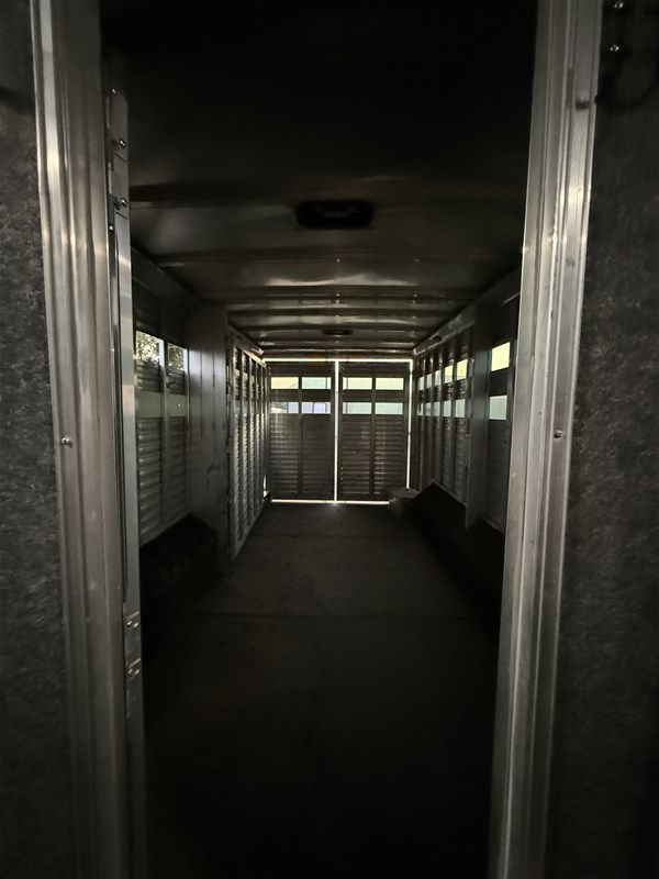 Trailer Photo 18
