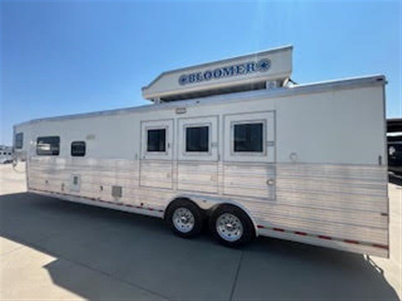 P Drop Rv 2007 Bloomer Evolution | Horse Trailer World