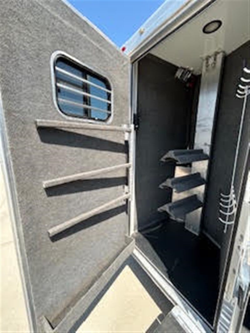 P Drop Rv 2007 Bloomer Evolution | Horse Trailer World