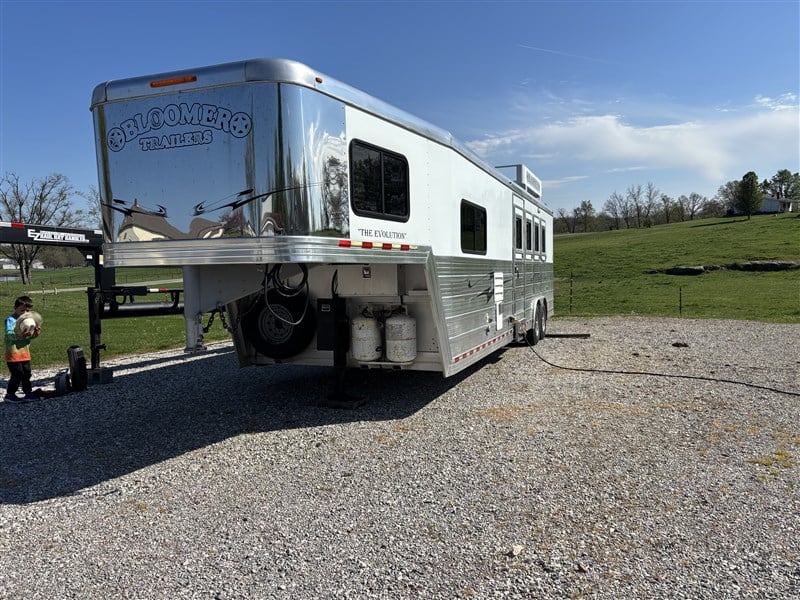 P Drop Rv 2009 Bloomer 4 Horse | Horse Trailer World