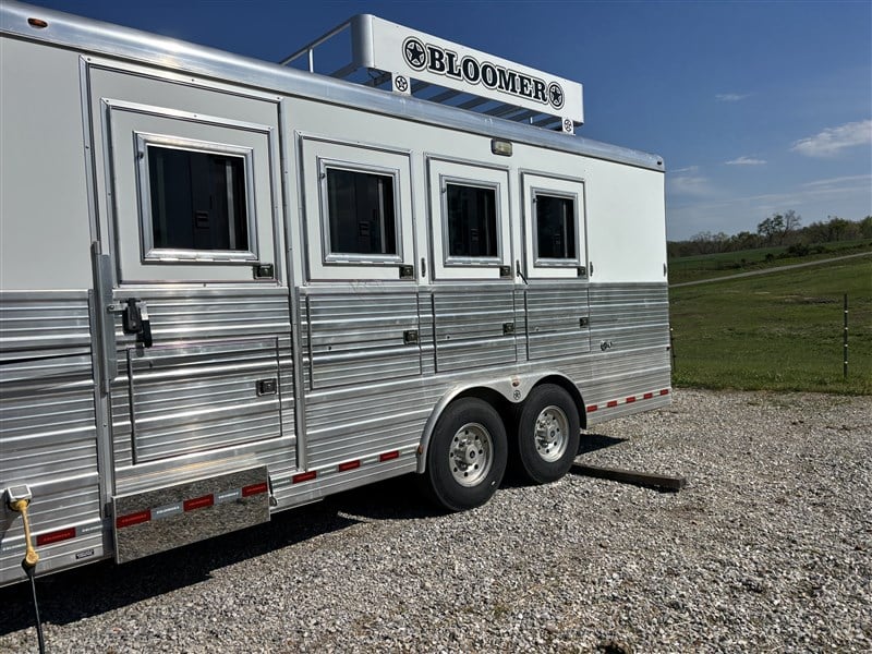 2009 Bloomer 4 Horse | Horse Trailer World