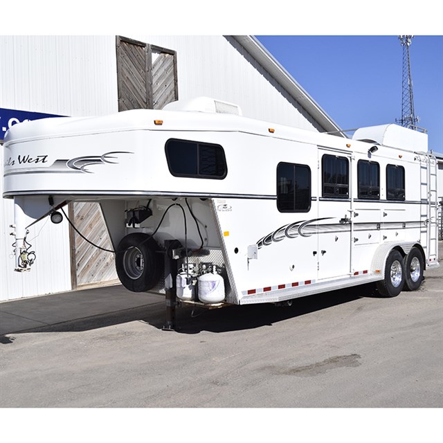 2004 Trails West Trails West 3 Horse 6' LQ with gen