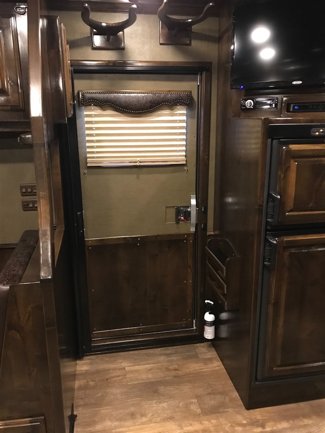 Trailer Photo 19