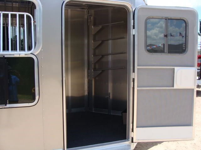2018 Featherlite 9407 2 Horse Straight Load