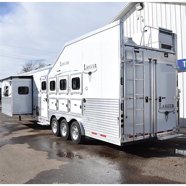 2018 Lakota Big Horn 4 Horse Trailer 17' LQ Light Hail Sale!