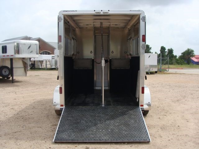 2018 Featherlite 9407 2H Straight Load