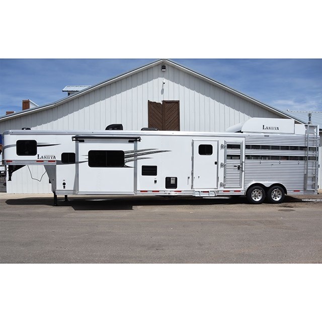 2020 Lakota Charger 14' Stock Combo with 15' LQ Slide Out