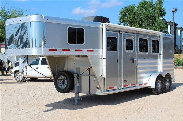 2015 Featherlite 8533 with Living Quarters