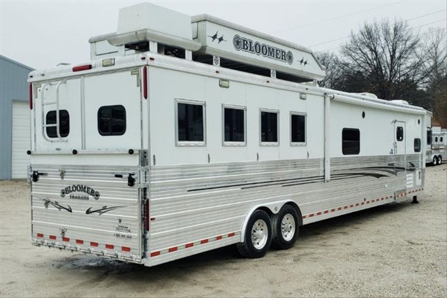 2007 Bloomer 4H 19.5 LQ, Bunk Room, Slide, Pod, Loaded!