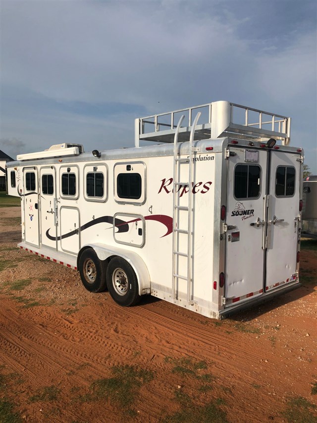 2000 Sooner 4 HORSE W/LIVING QUARTERS