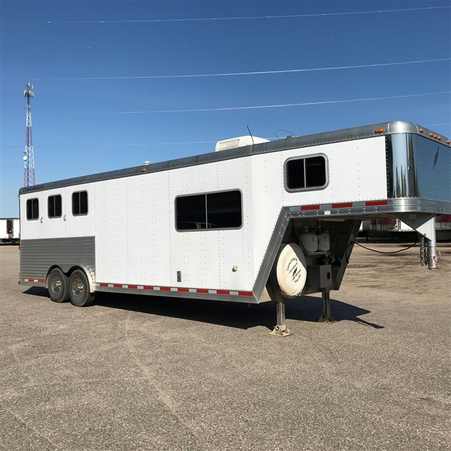 2004 Featherlite 3-Horse GN 10' SW LQ