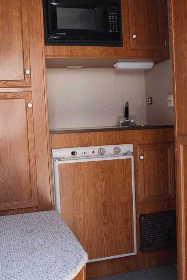 2006 Featherlite Living Quarters