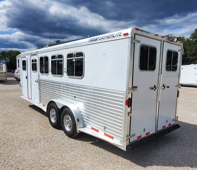 2002 Featherlite 4H GN with Front Dress & Rear Tack