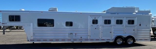 2021 Platinum 4 Horse LQ 14'6" SW by Outlaw Conversions