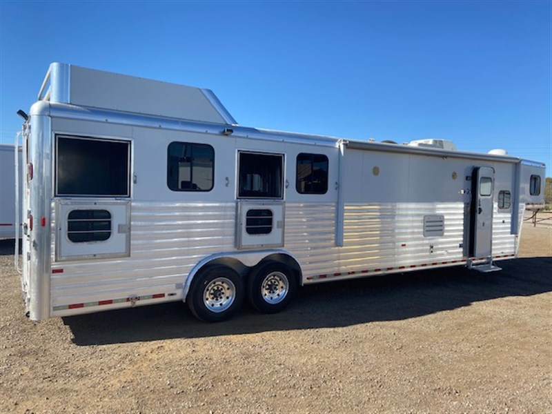 2006 Hart 13'6" LQ by Outlaw Conversions w/Generator