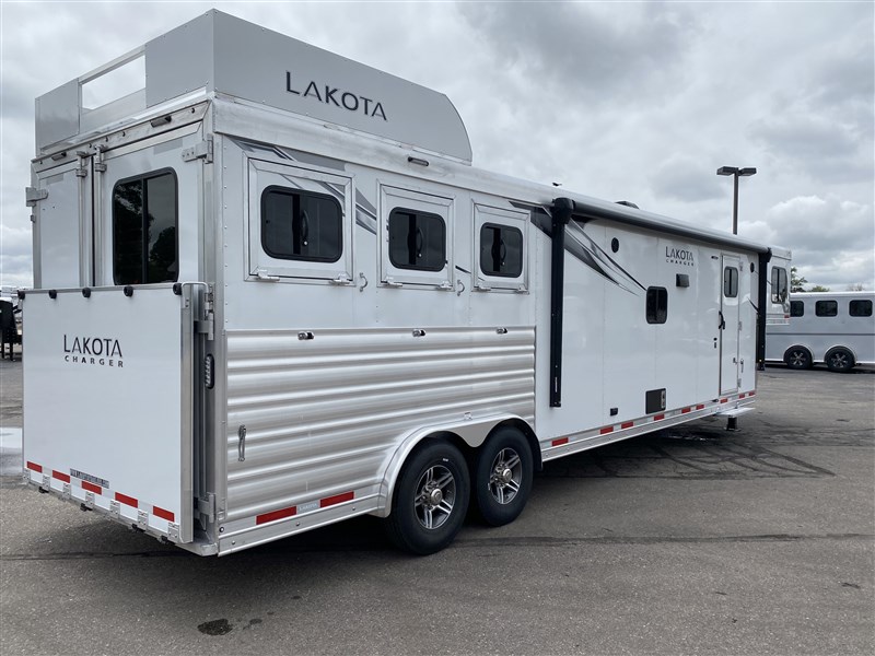 2022 Lakota Charger C8313SR