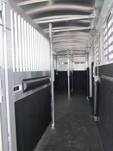2024 4-star 4 horse hd-hd/3 box stalls