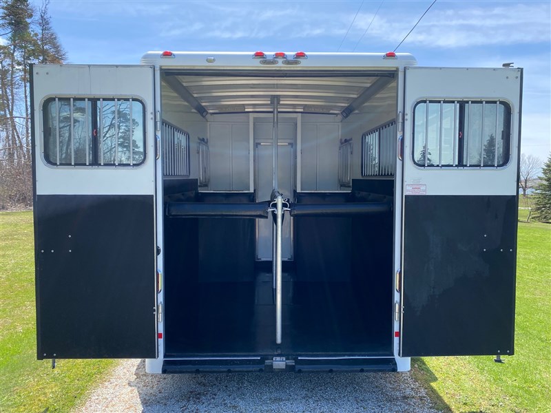 Trailer Photo 19