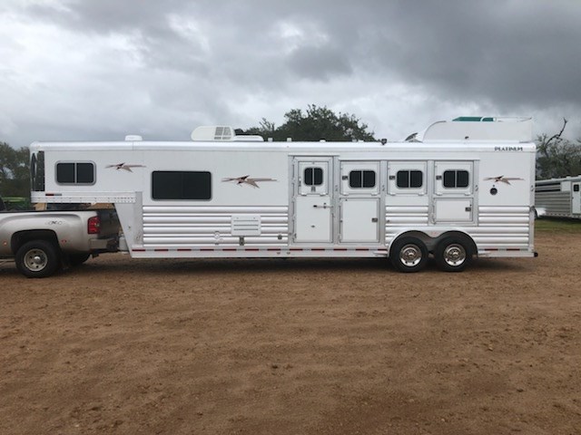 2025 Platinum Coach 4 h 10.6 swall gen, hyd jack, bunk above couch