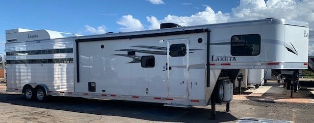 2023 Lakota 13' s/wall Stock Back with slide &  generator 