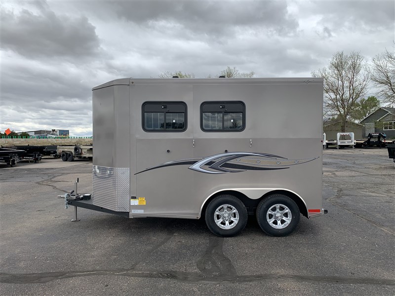 2023 Titan 2 Horse Royal w/ poured in rubber flooring