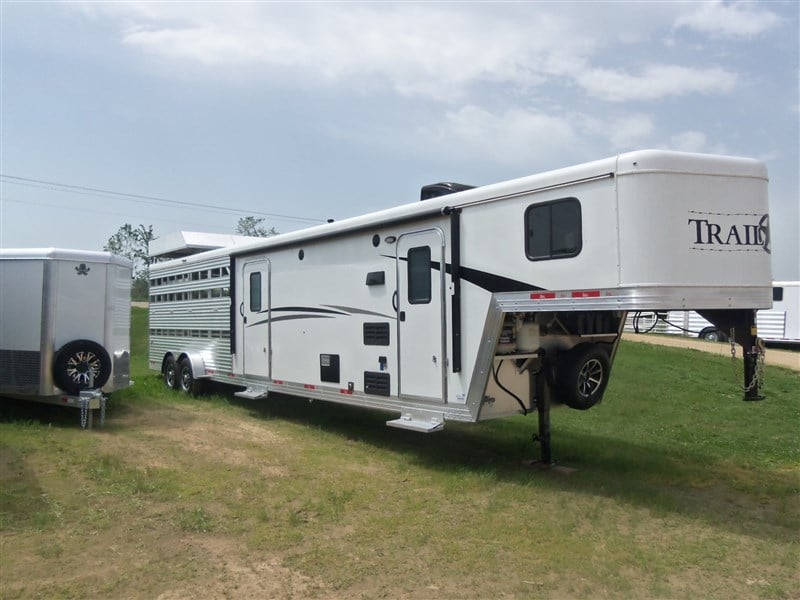 2019 Bison almost new ! stock combo lq slideout - rebates