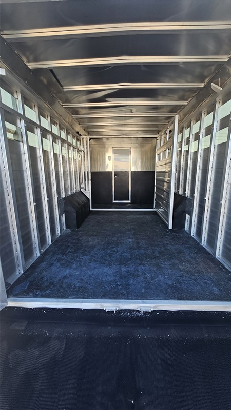 Trailer Photo 8